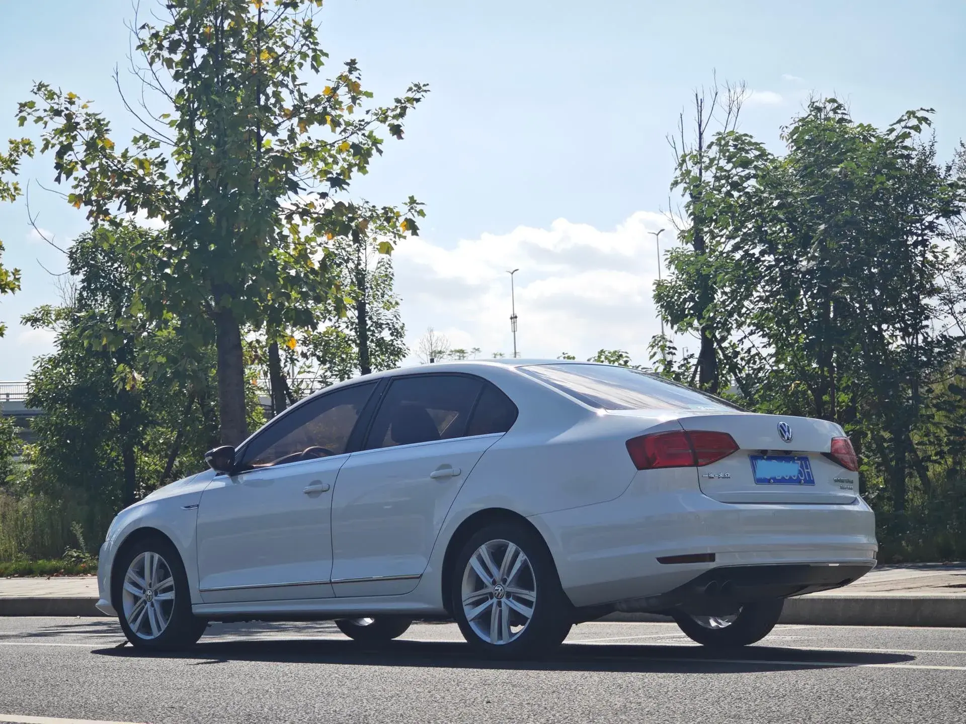 2018 VOLKSWAGEN SAGITAR thumbnail 4