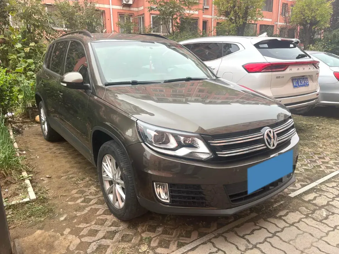 2017 VOLKSWAGEN TIGUAN thumbnail 3