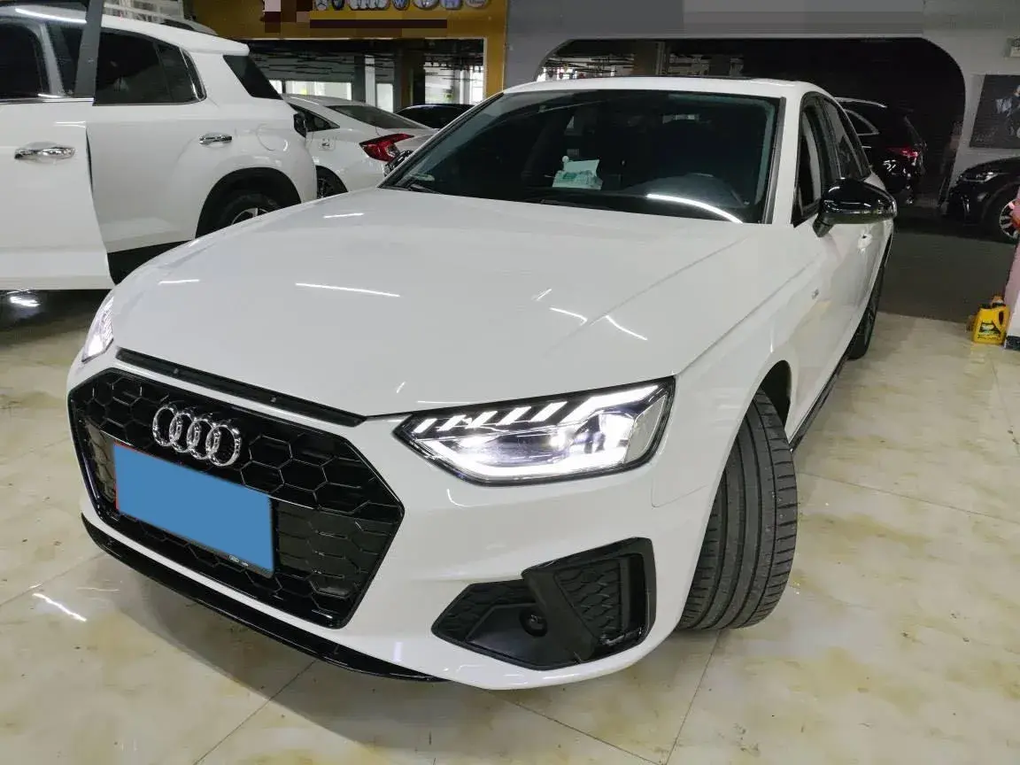 2023 AUDI A4L view 1