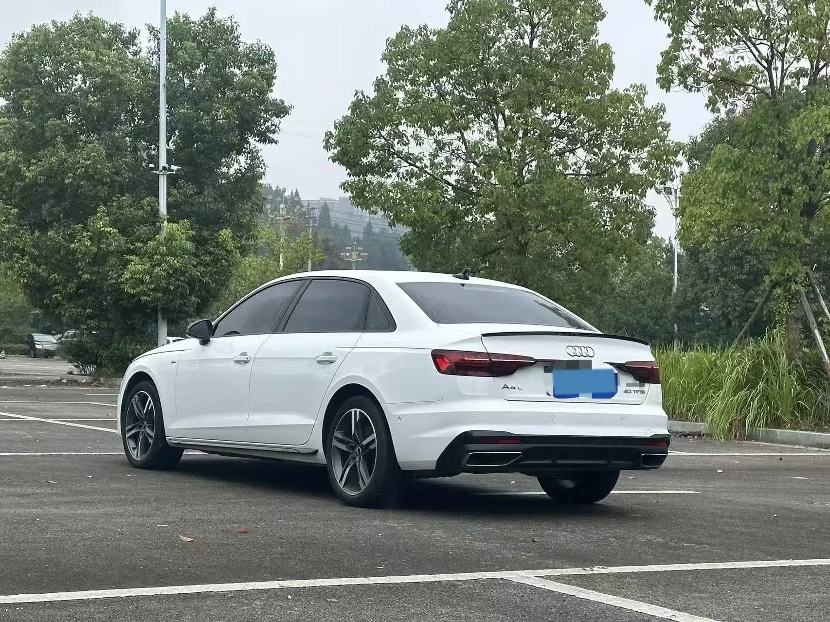 2023 AUDI A4L thumbnail 4