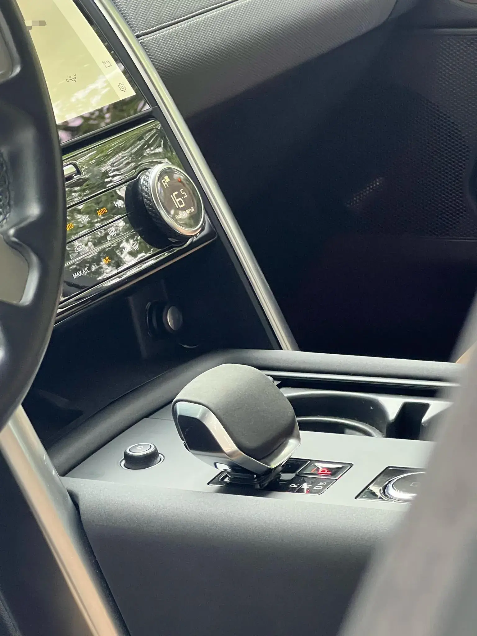 2023 LAND ROVER thumbnail 4