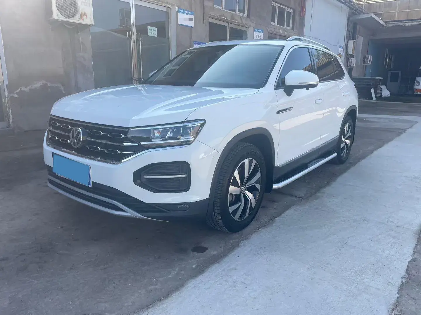 2020 VOLKSWAGEN TAYRON view 1