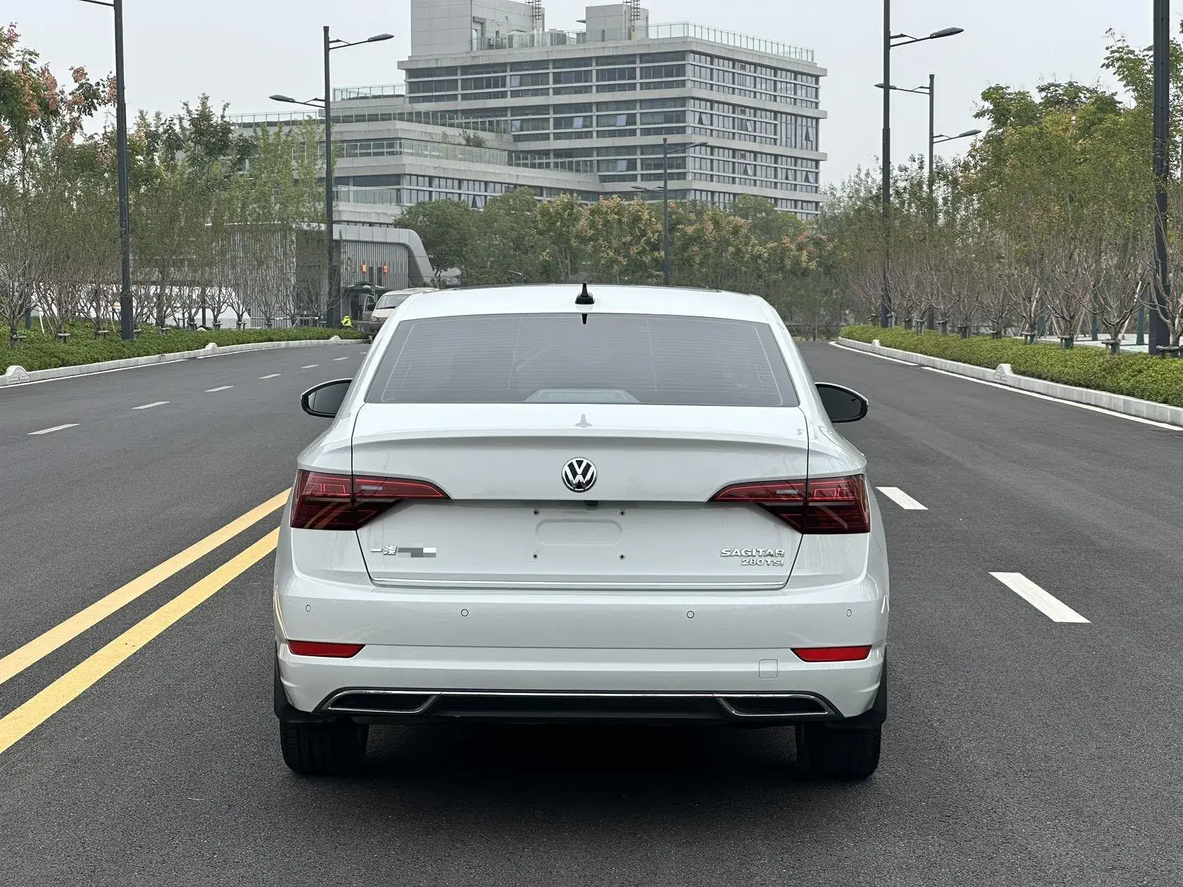 2022 VOLKSWAGEN SAGITAR thumbnail 4