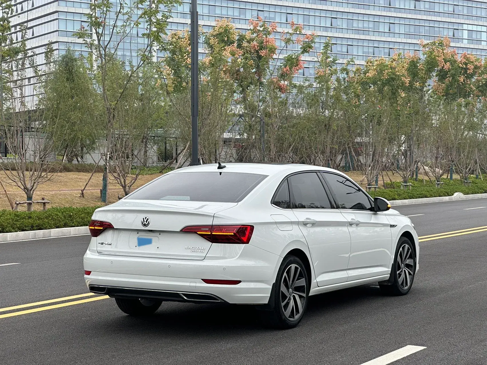 2022 VOLKSWAGEN SAGITAR thumbnail 3