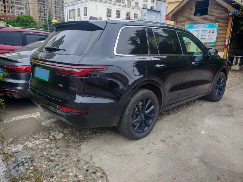 2021 LI ONE thumbnail 2