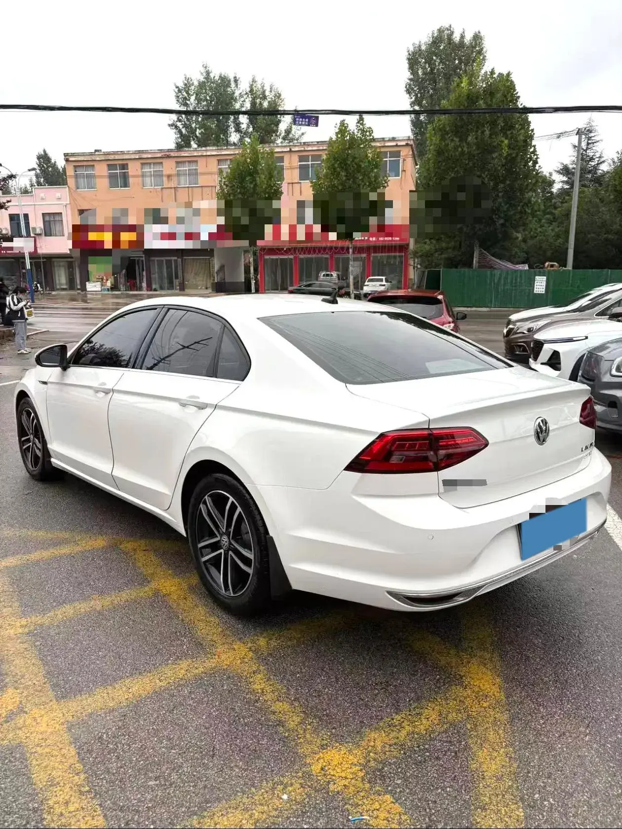 2021 VOLKSWAGEN LAMANDO thumbnail 3