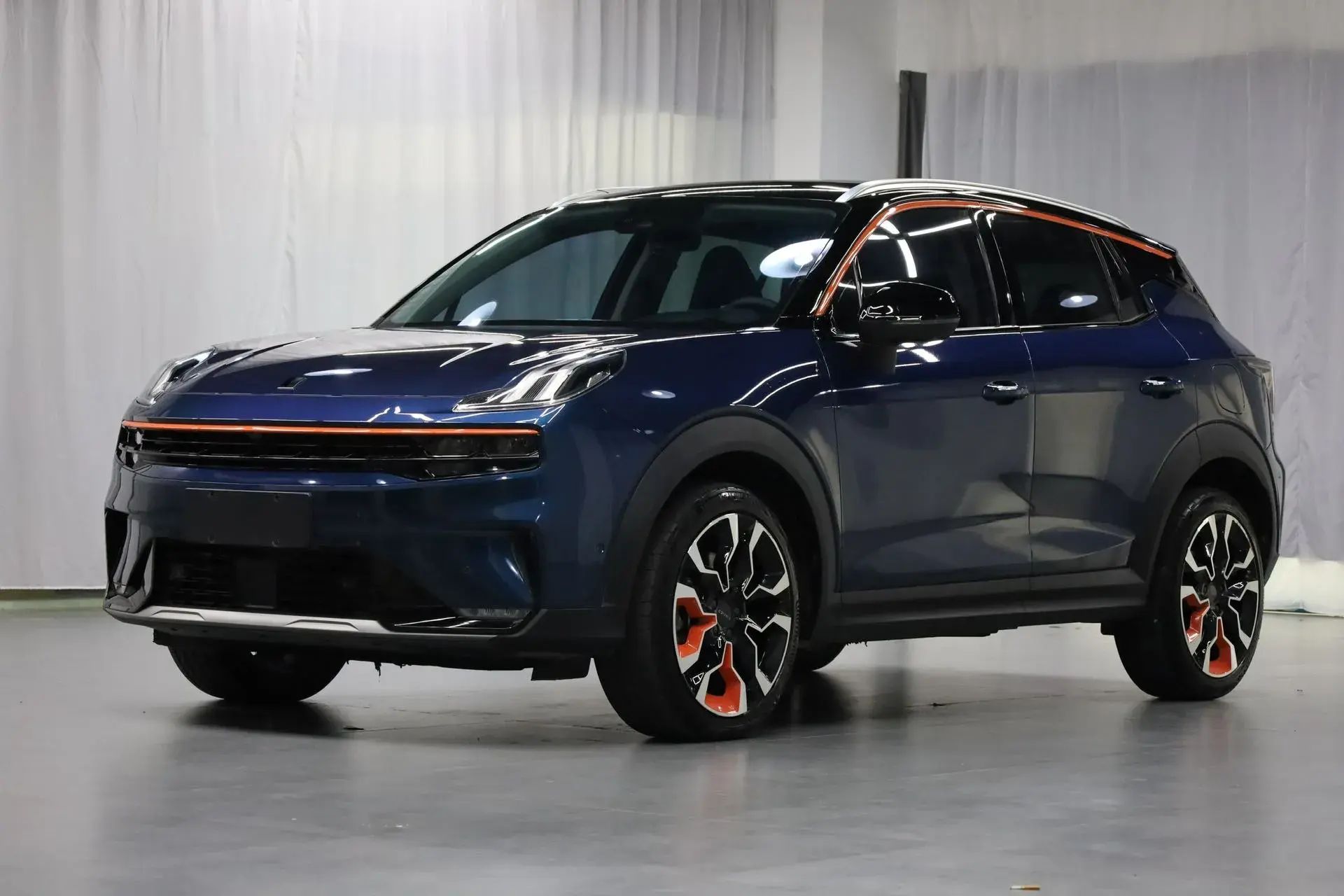 2020 LYNK&CO 06 view 1
