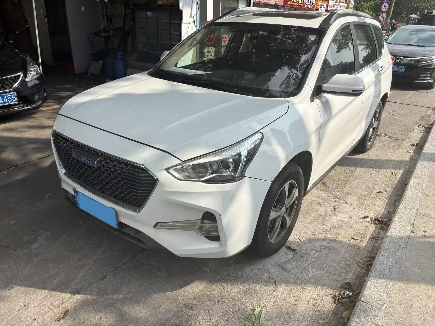 2017 HAVAL M6 view 1