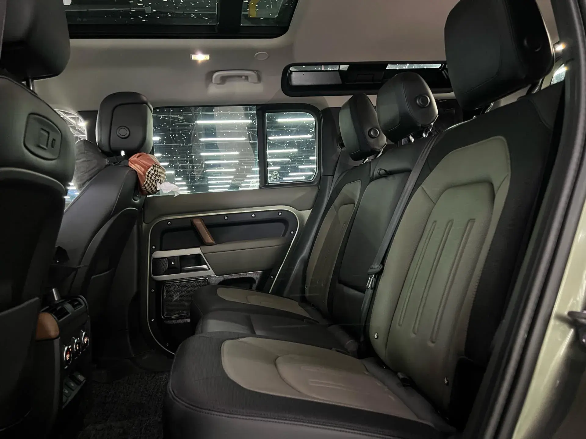 2021 LAND ROVER thumbnail 4