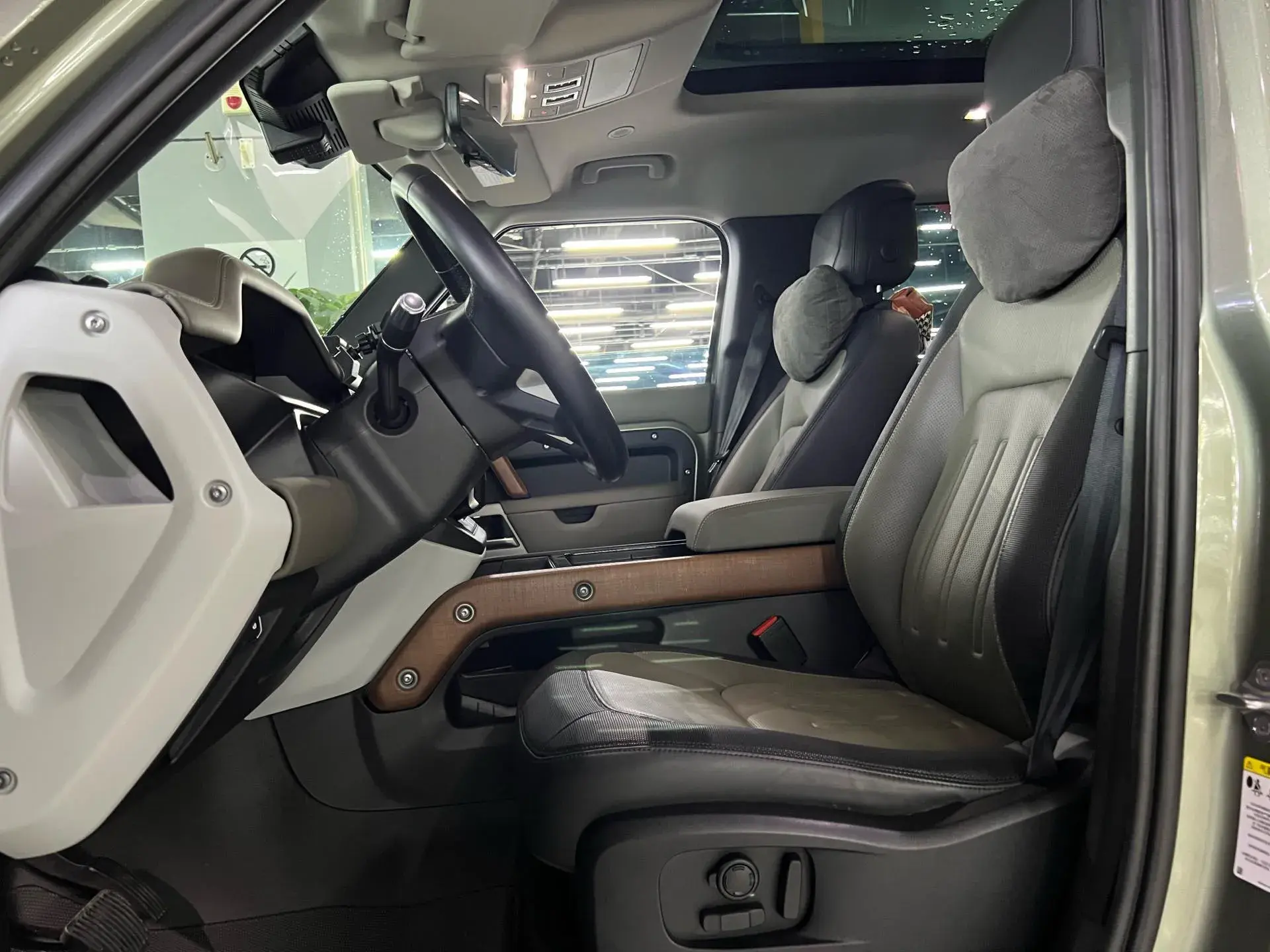 2021 LAND ROVER thumbnail 3