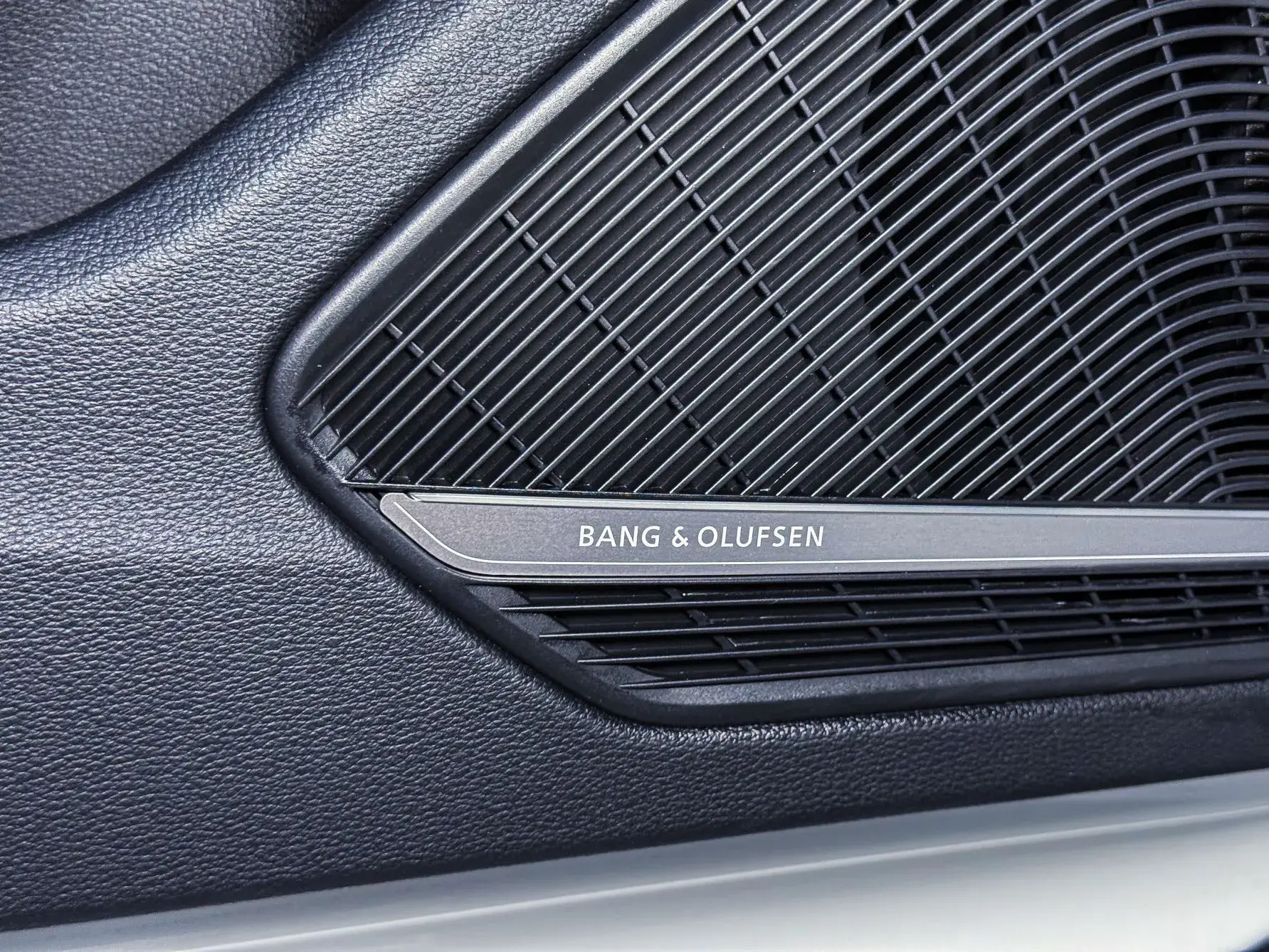 2022 AUDI A4L thumbnail 4