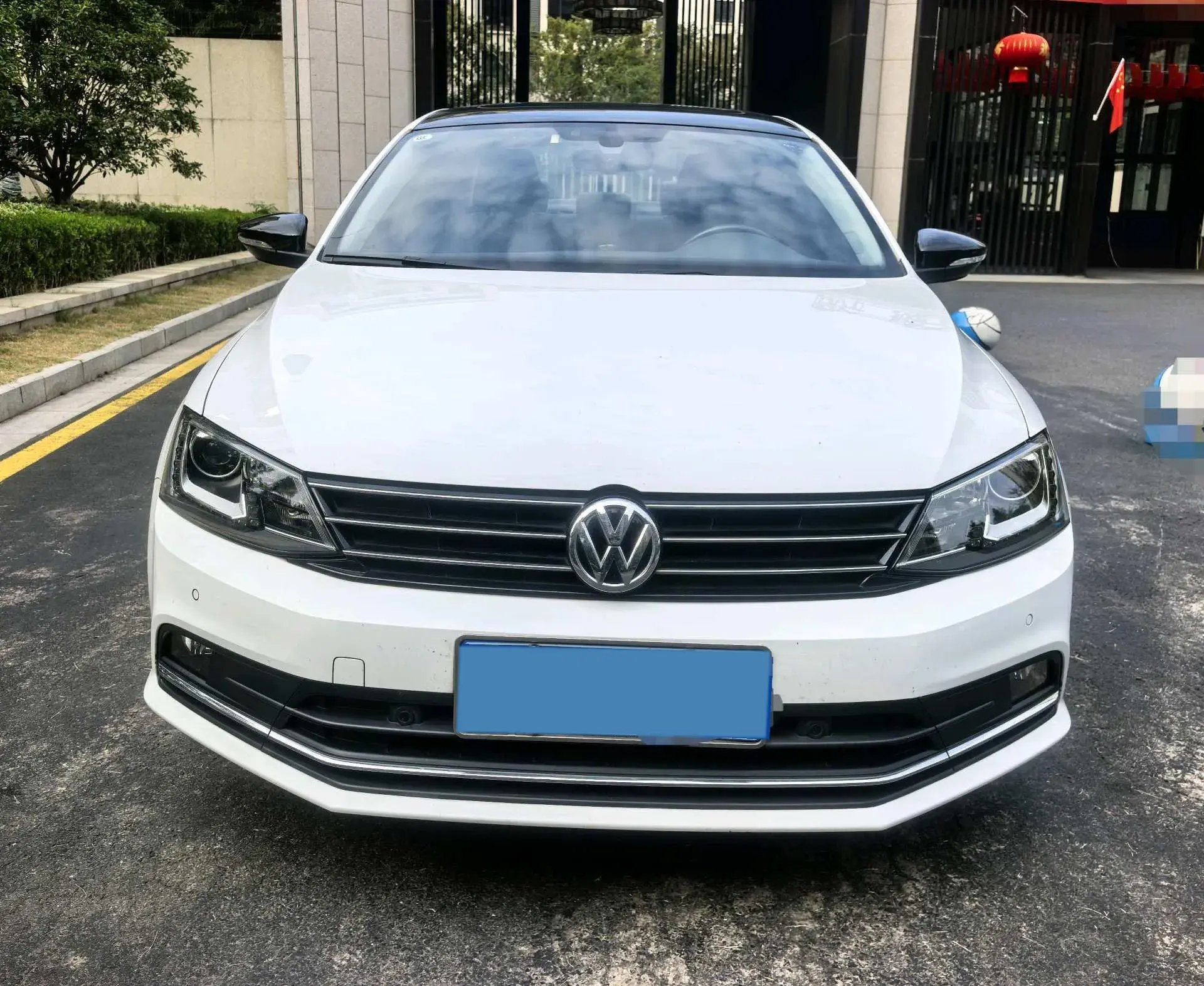 2018 VOLKSWAGEN SAGITAR thumbnail 3