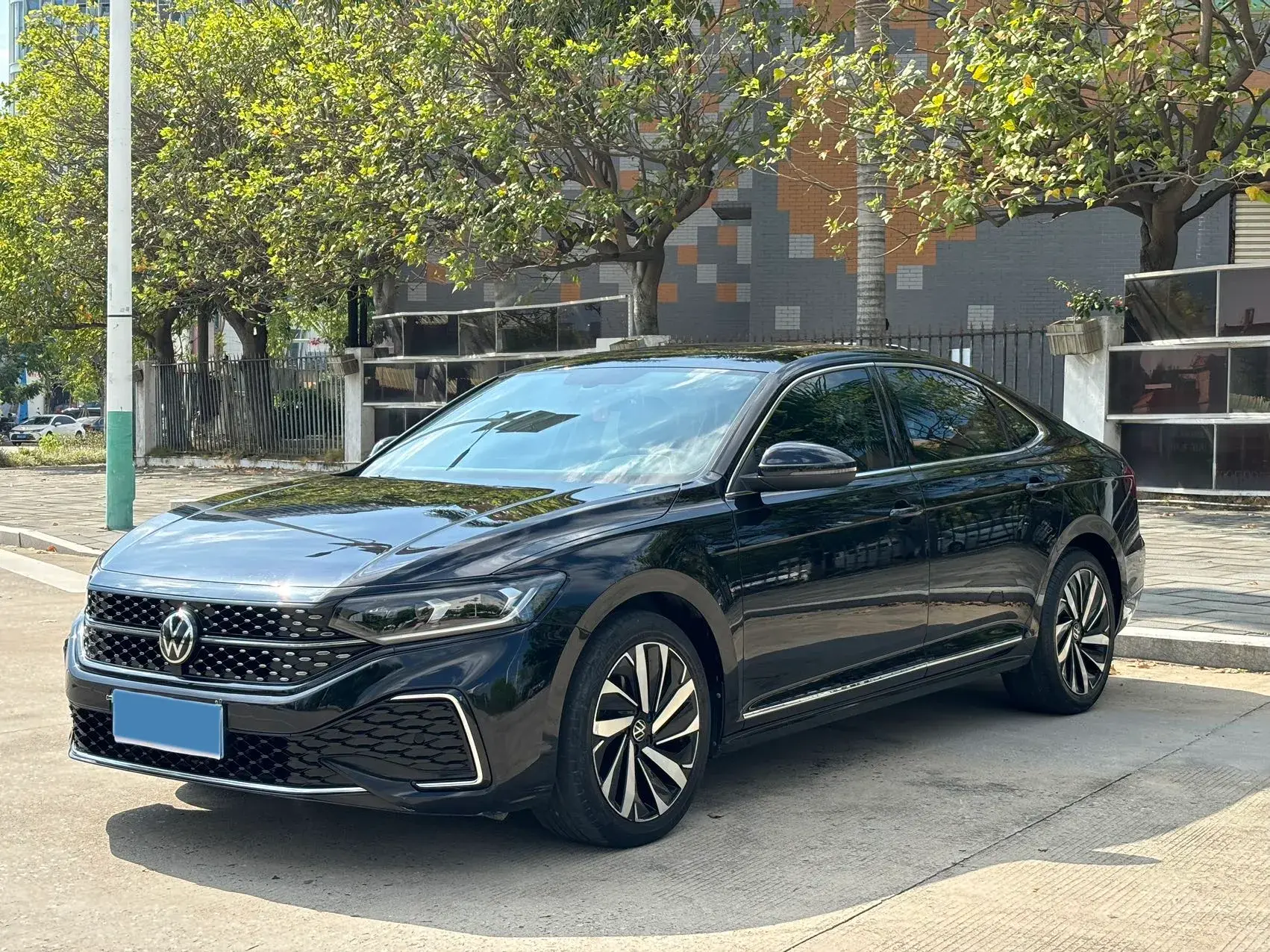 2022 VOLKSWAGEN PASSAT view 1