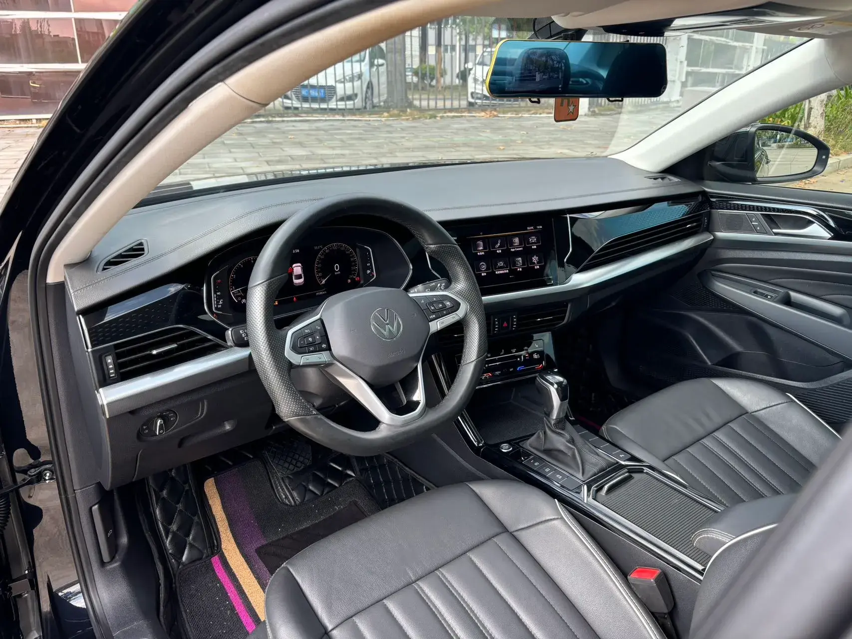 2022 VOLKSWAGEN PASSAT thumbnail 4