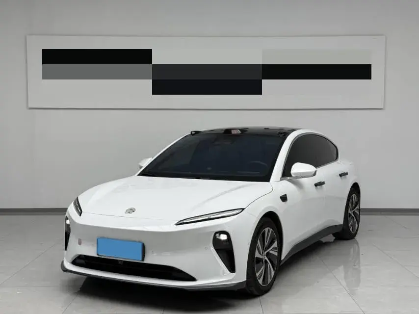 2022 NIO ET5 view 1