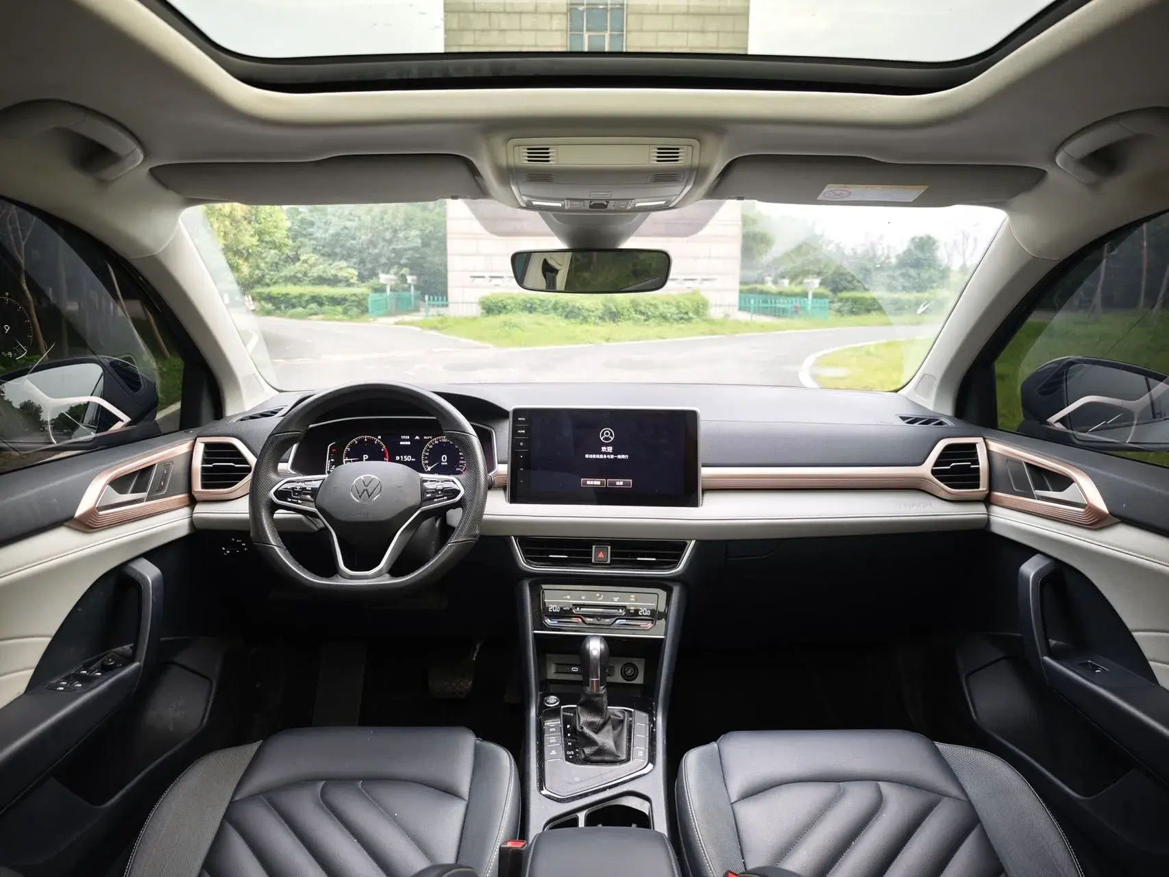 2023 VOLKSWAGEN THARU thumbnail 2