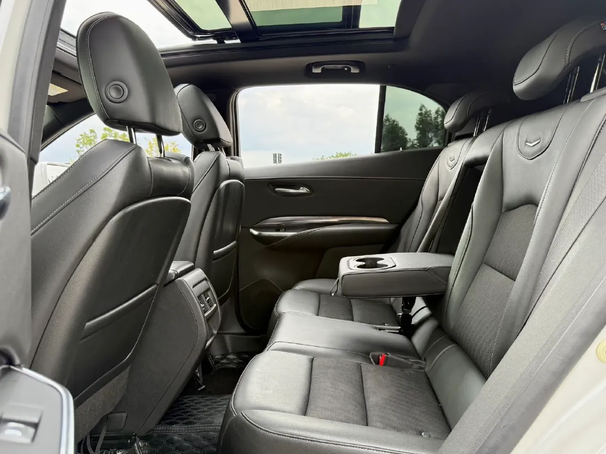 2021 Cadillac XT4 2.0T 237HP L4 9AT,autocango,china used car exporter,china ev exporter,chinese used car exporter,chinese used ev exporter