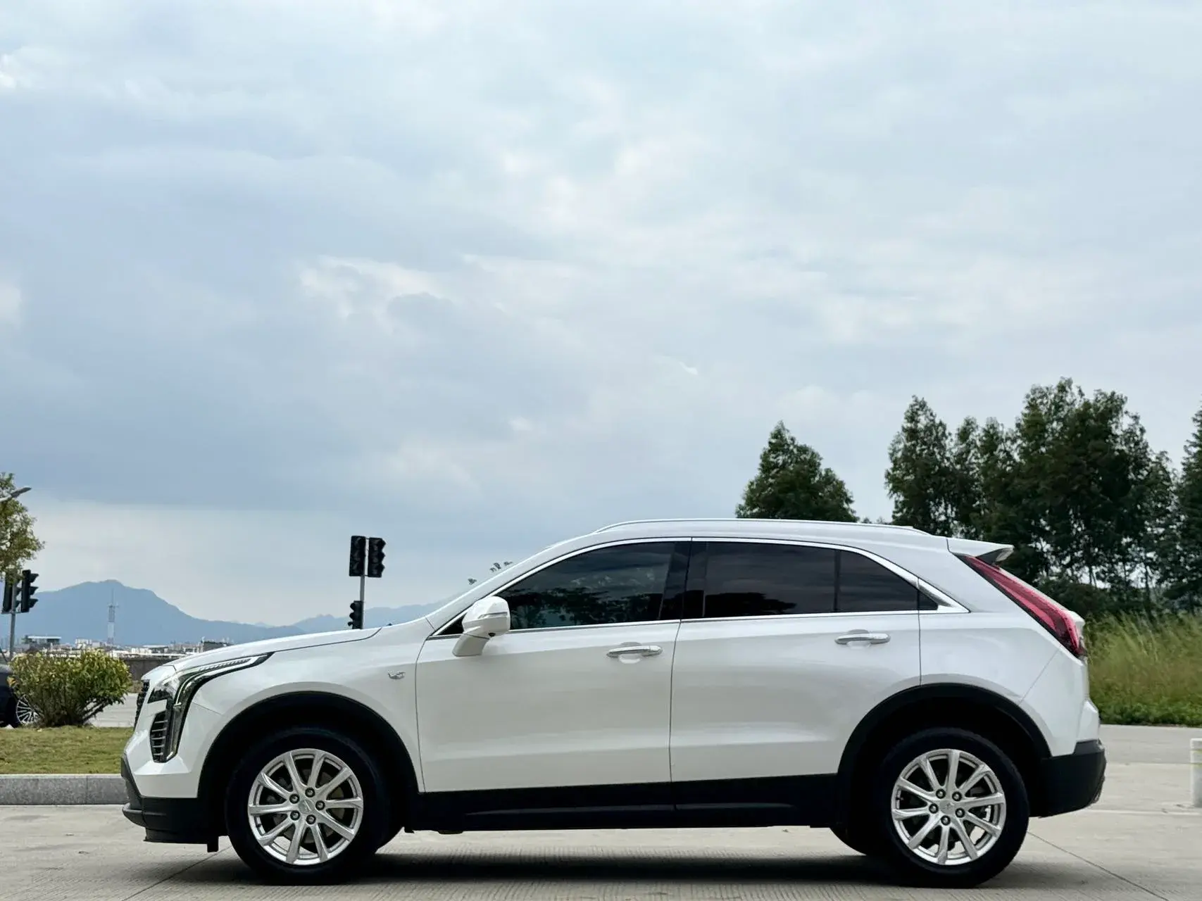 2021 CADILLAC XT4 thumbnail 4