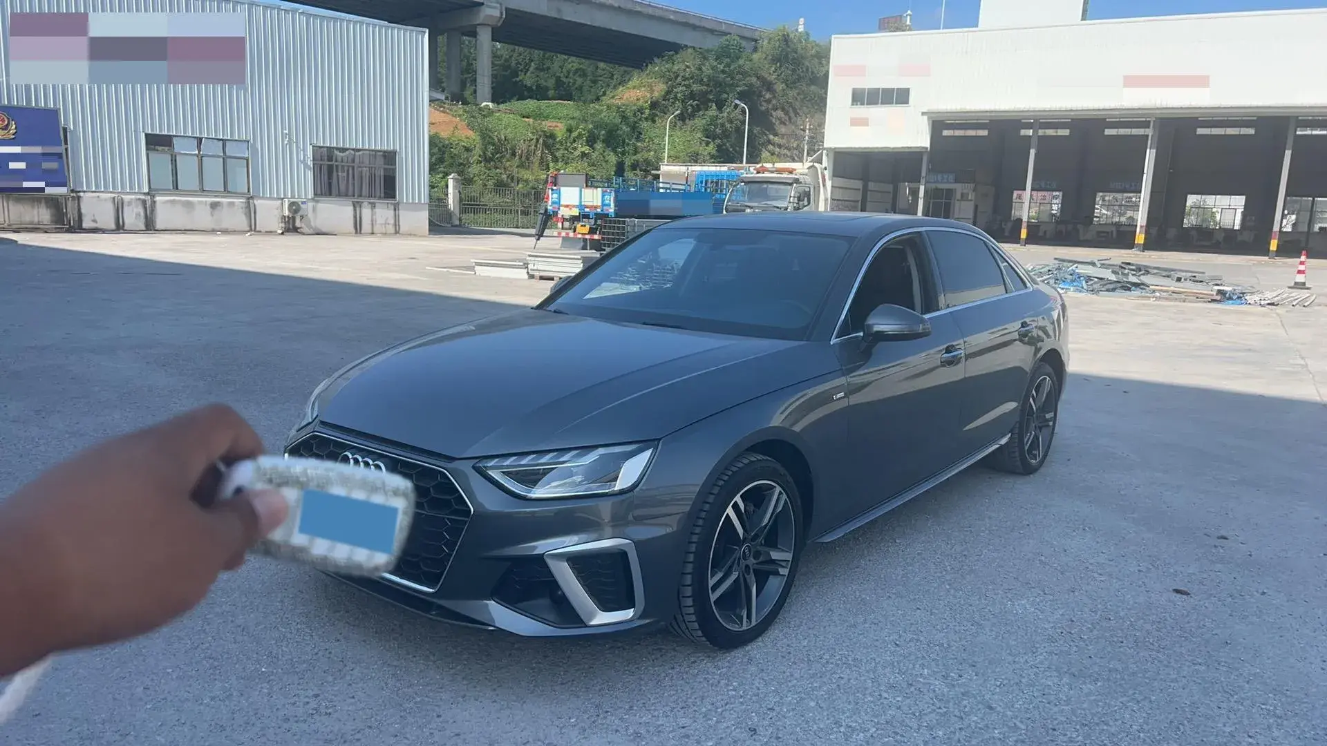 2022 AUDI A4L view 1