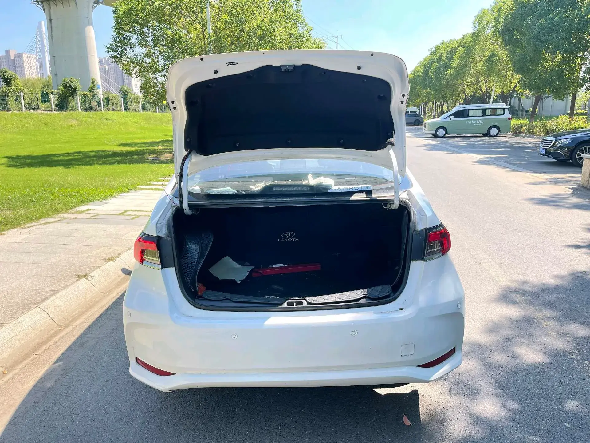 2021 TOYOTA COROLLA thumbnail 3