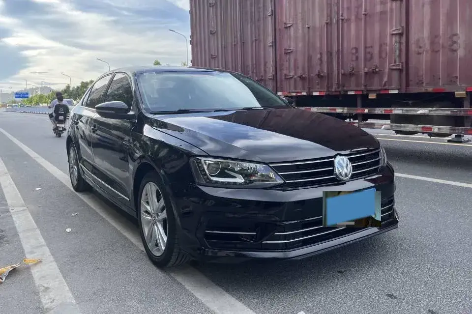 2018 VOLKSWAGEN SAGITAR thumbnail 3