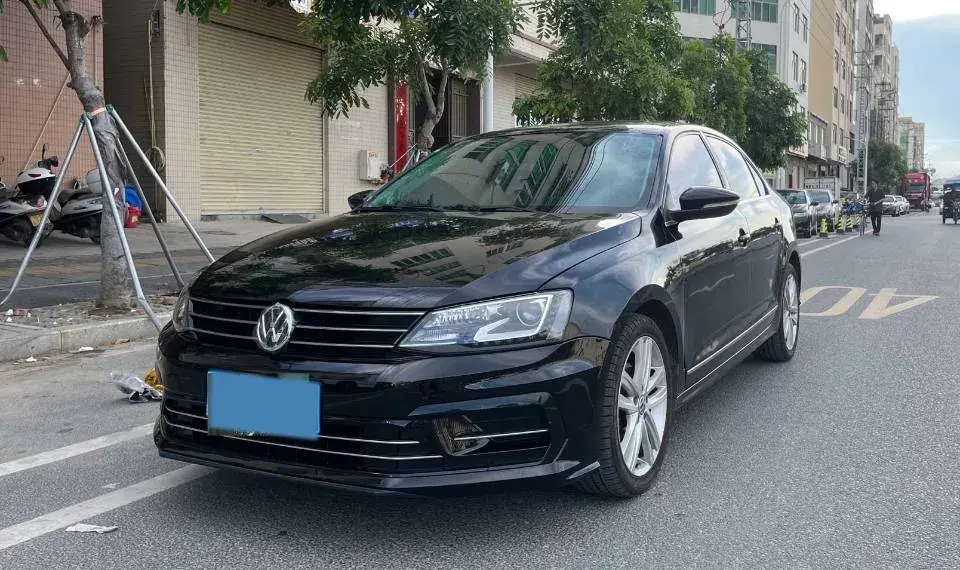 2018 VOLKSWAGEN SAGITAR view 1
