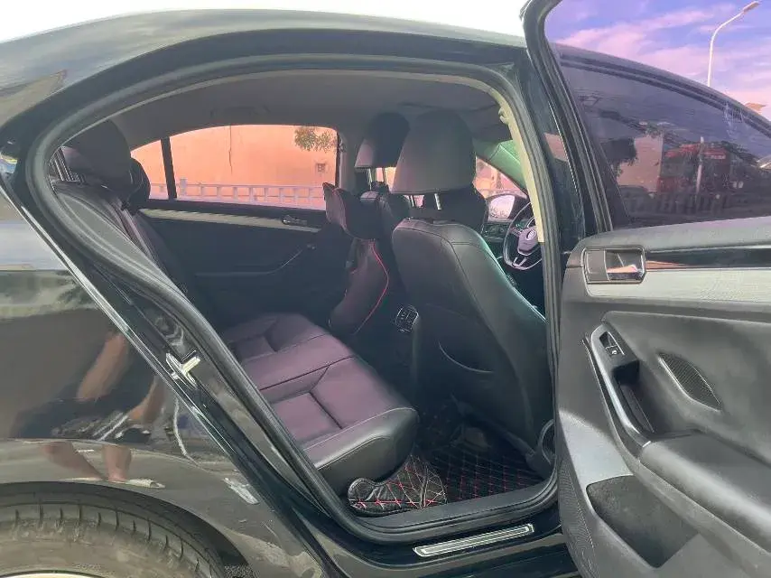 2018 VOLKSWAGEN SAGITAR thumbnail 4