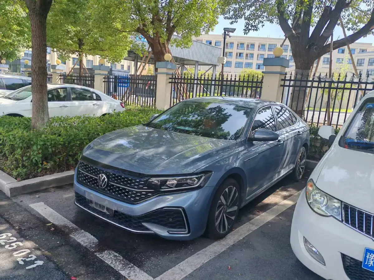 2022 Volkswagen Passat 2.0T 186HP L4 7DCT