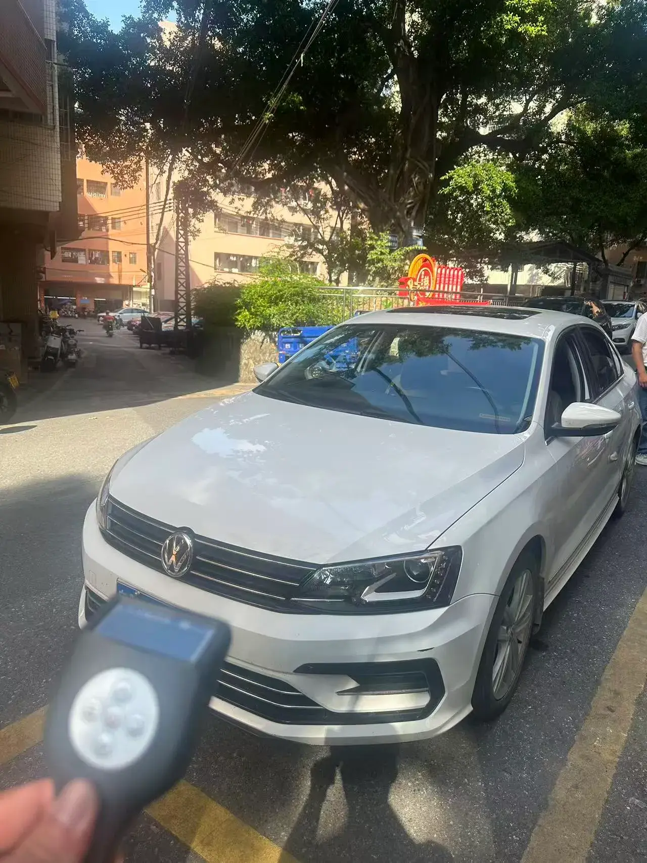 2018 VOLKSWAGEN SAGITAR view 1