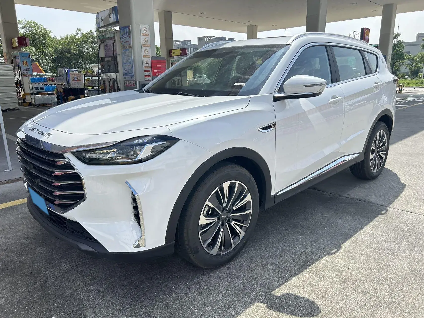 2023 JETOUR X70 view 1