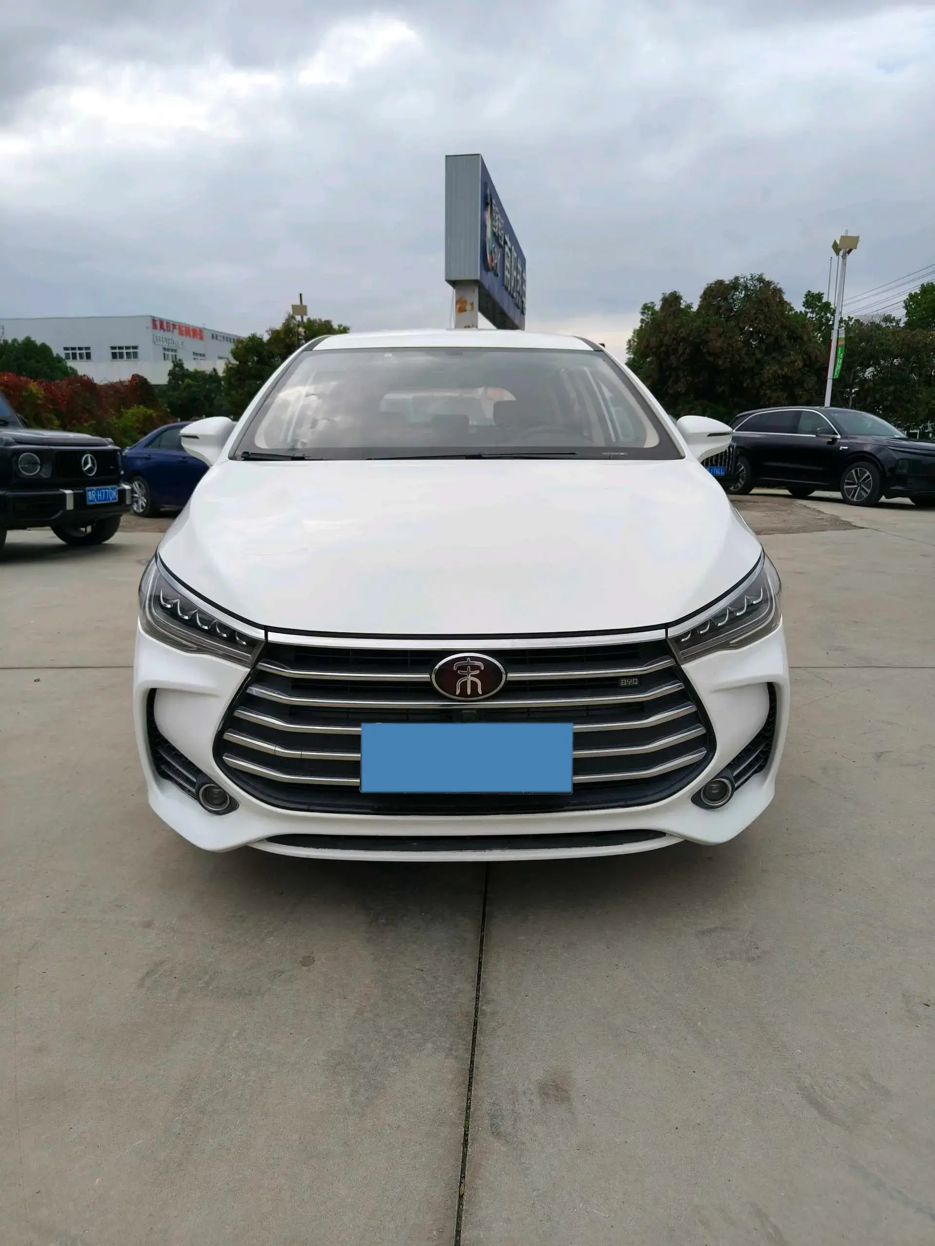 2017 BYD SONG thumbnail 2