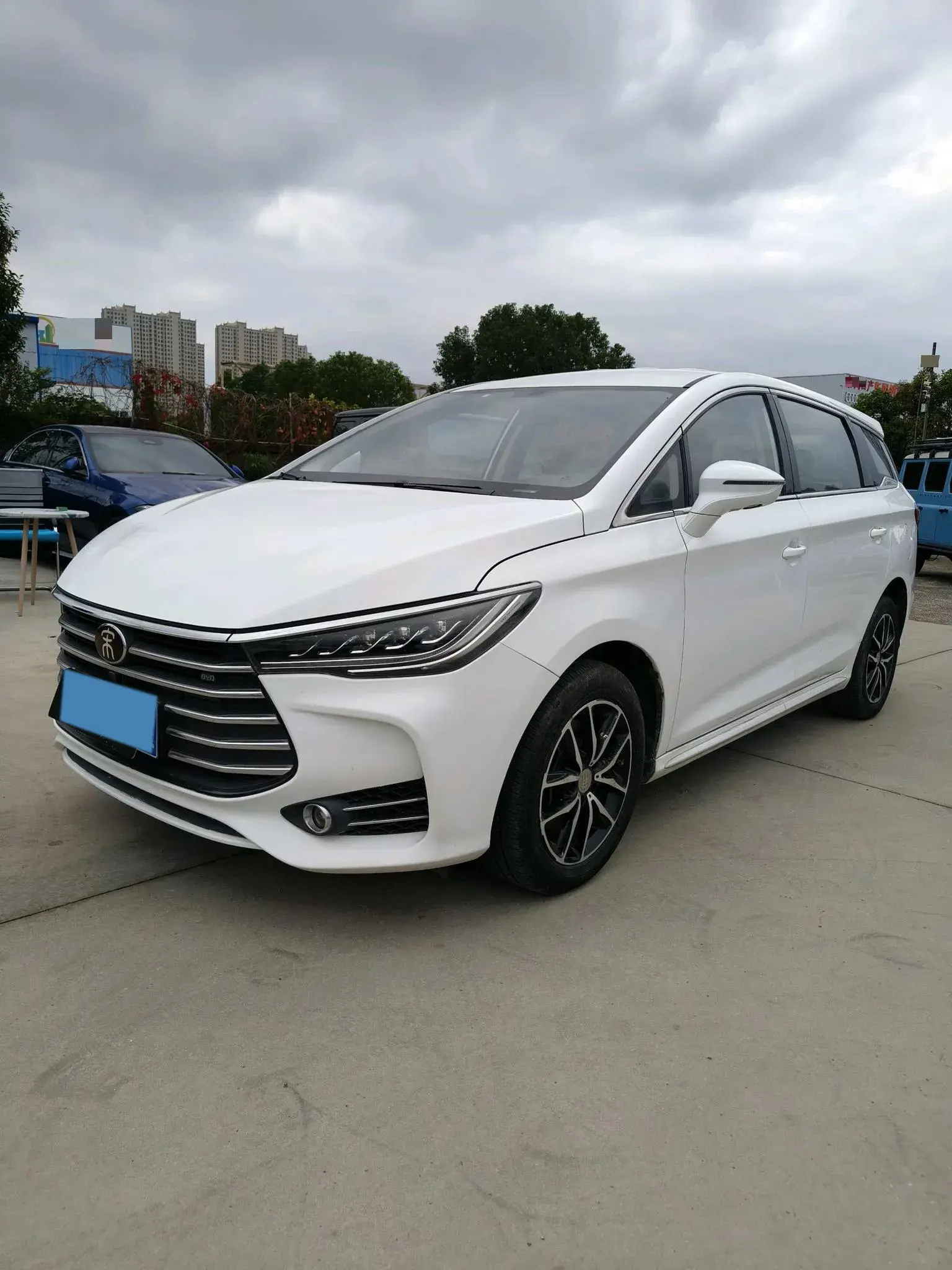 2017 BYD SONG view 1