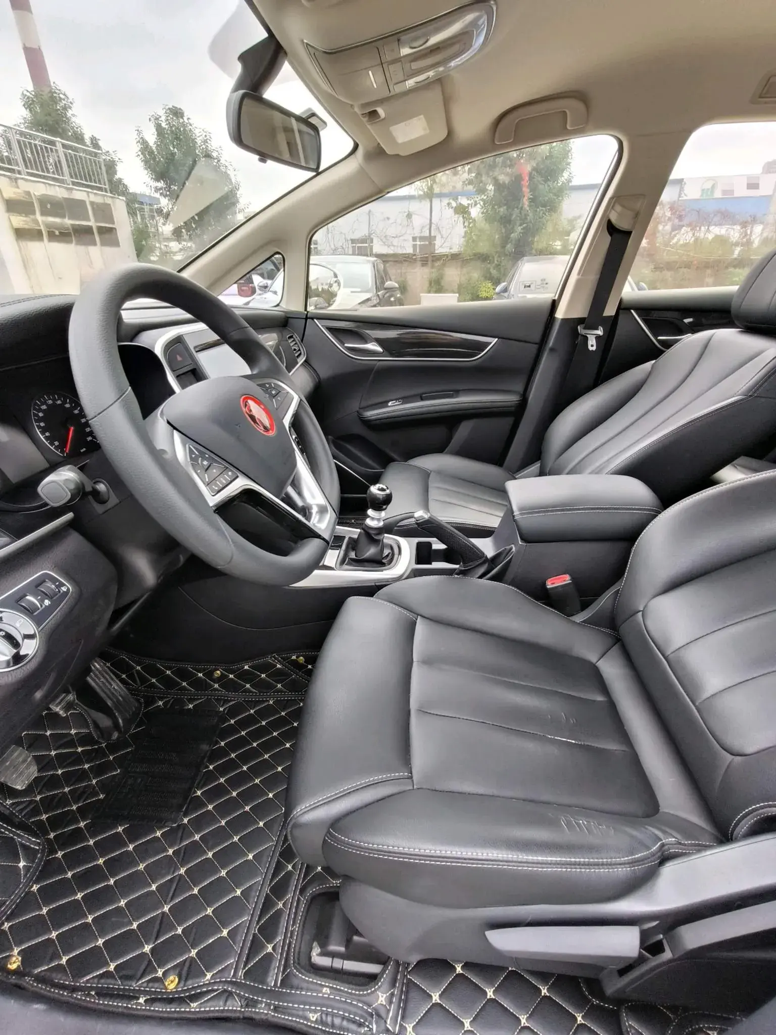 2017 BYD SONG thumbnail 4