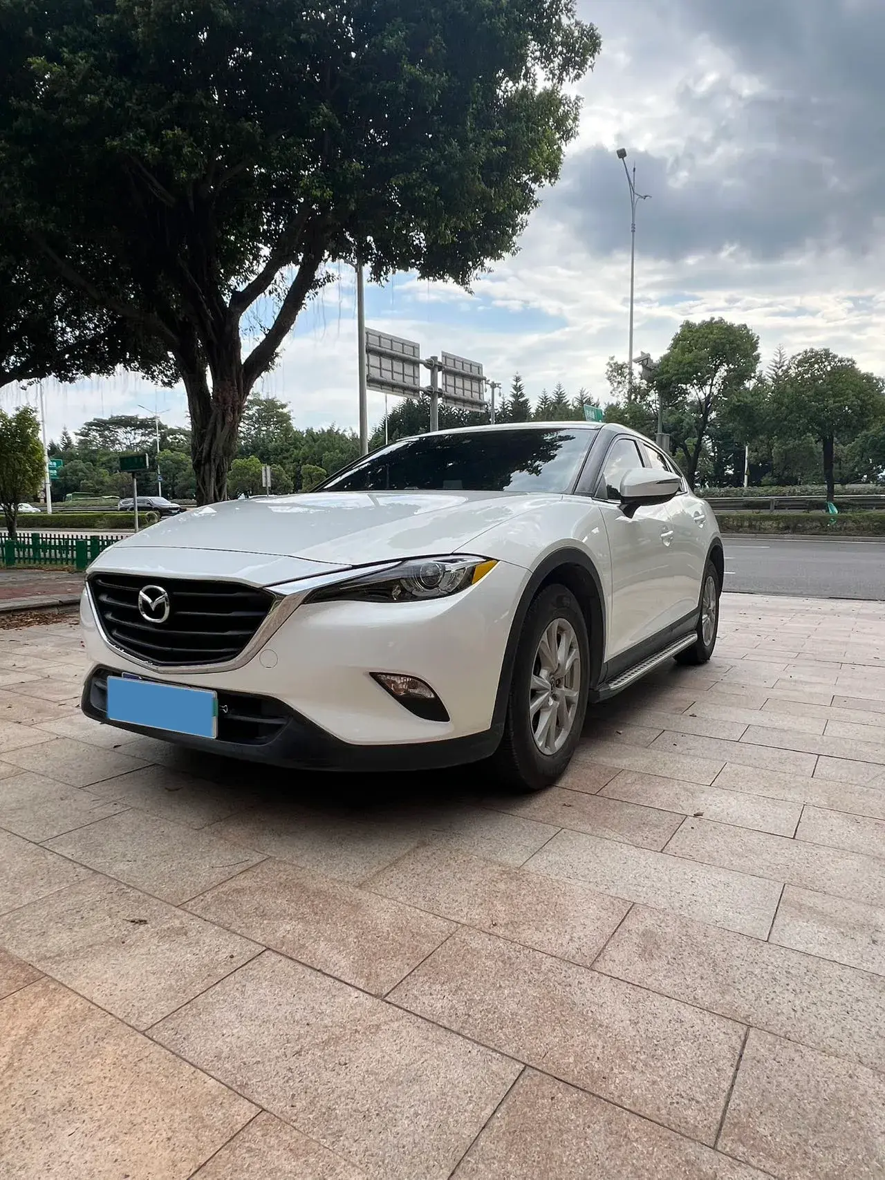 2018 MAZDA CX-4 view 1