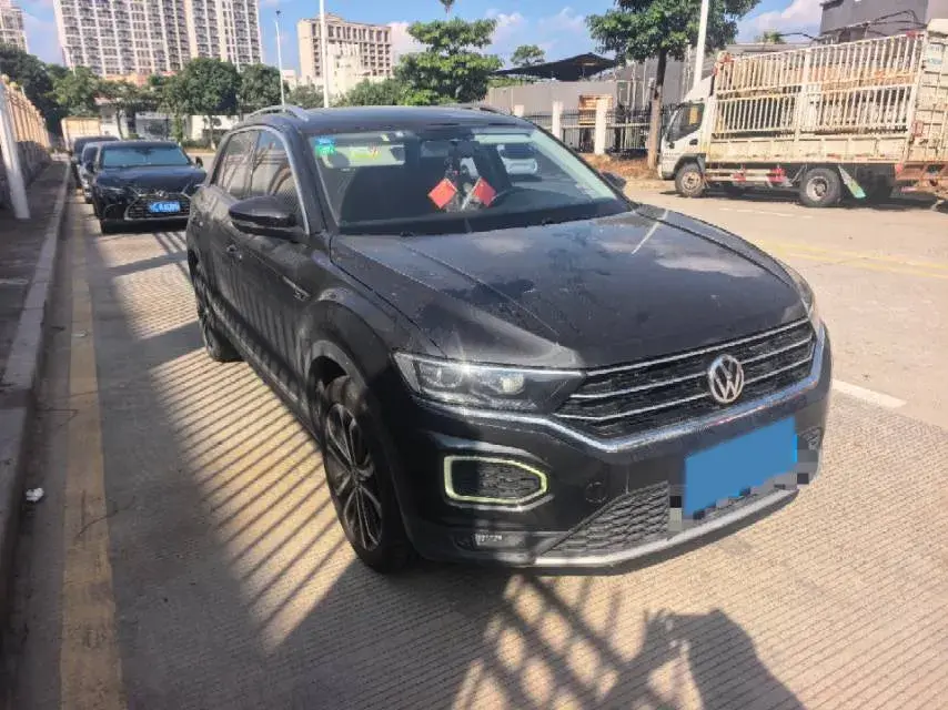 2019 VOLKSWAGEN T-ROC thumbnail 3