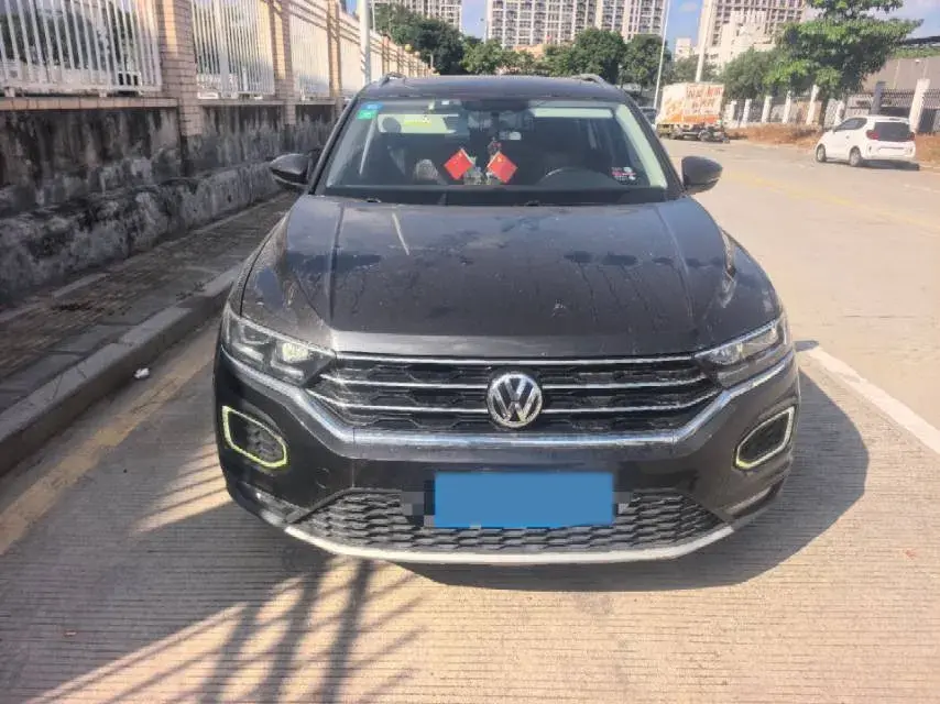 2019 VOLKSWAGEN T-ROC thumbnail 2