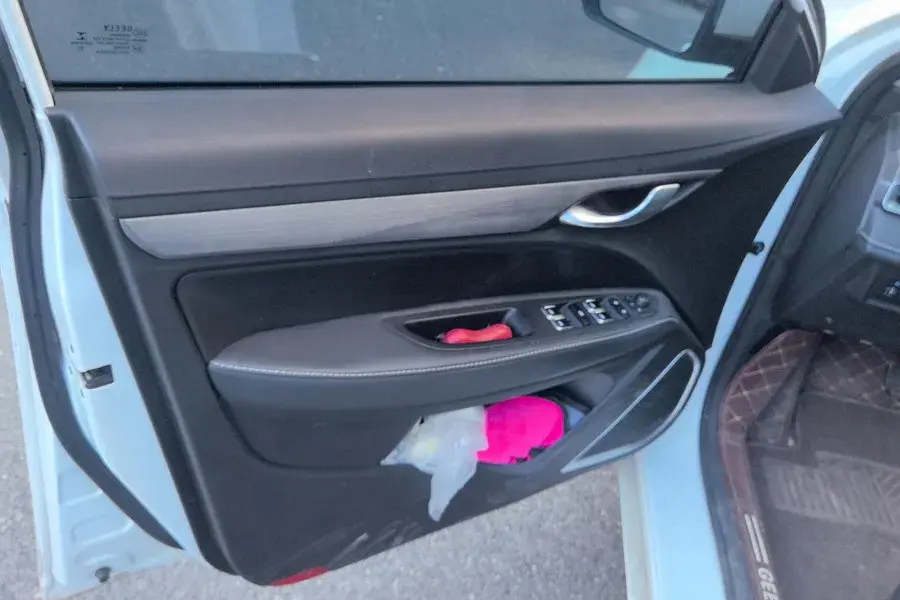 2021 GEELY EMGRAND thumbnail 4