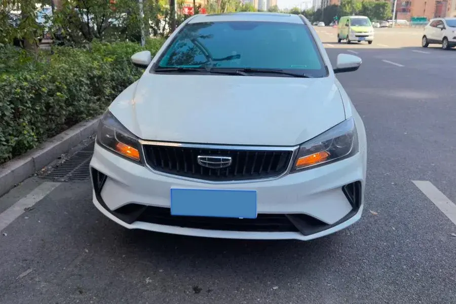 2021 GEELY EMGRAND thumbnail 3