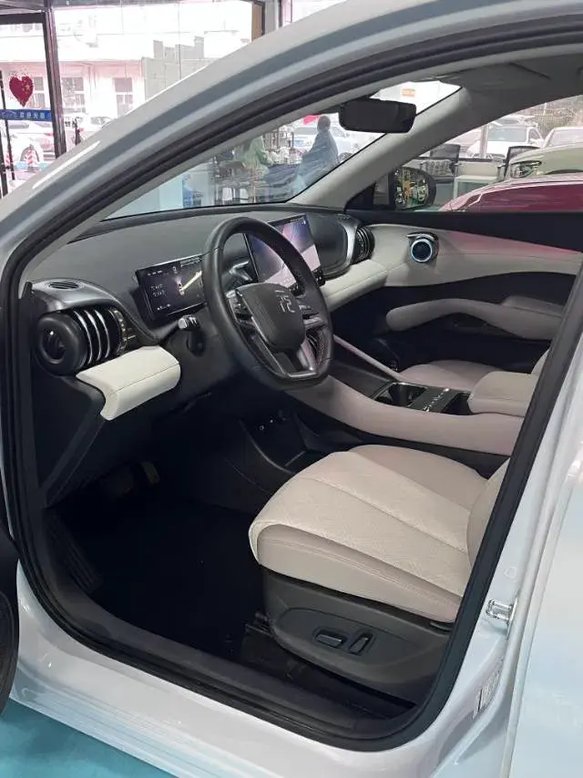 2025 BYD YUAN thumbnail 4