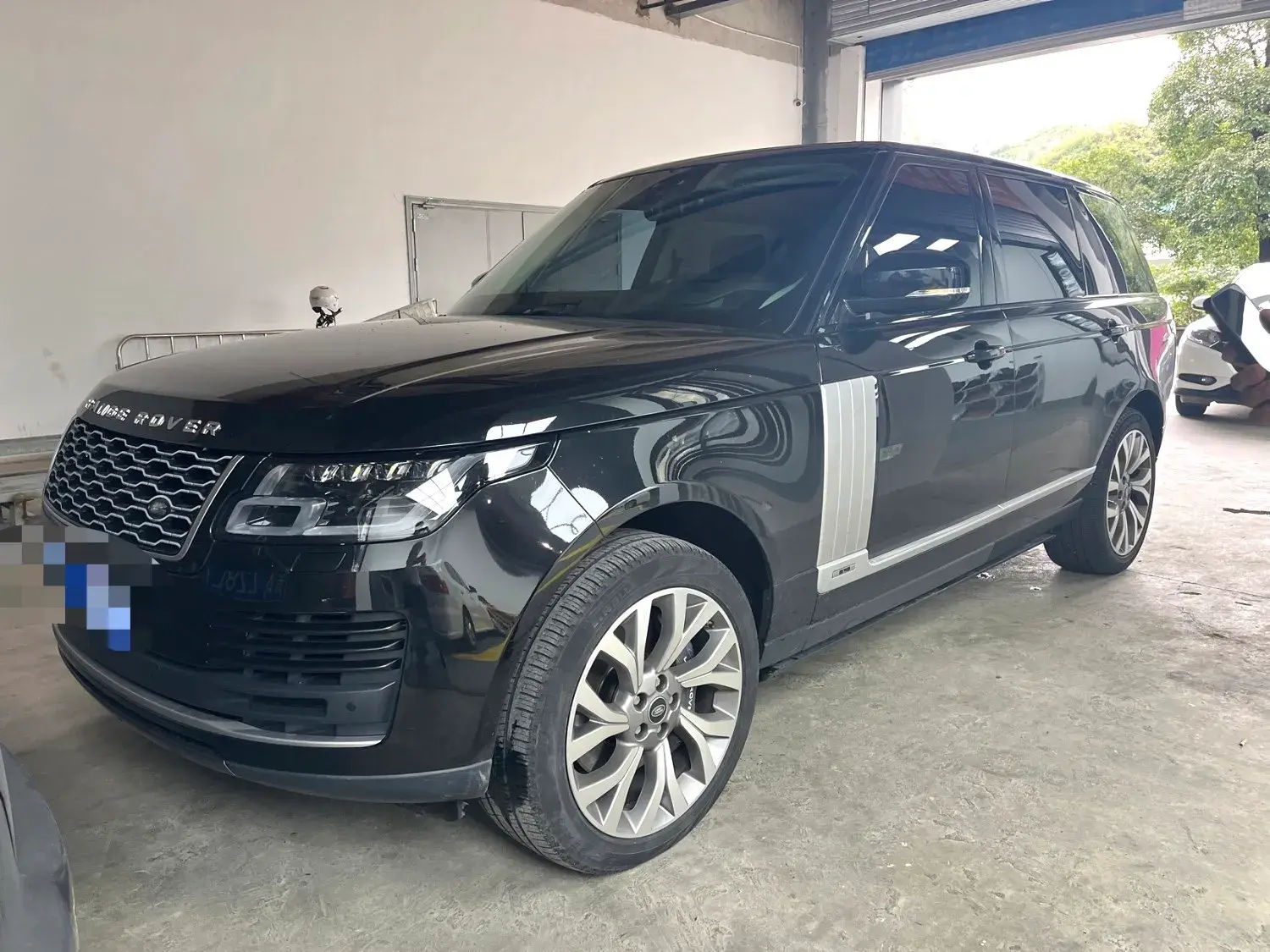 2021 LAND ROVER view 1