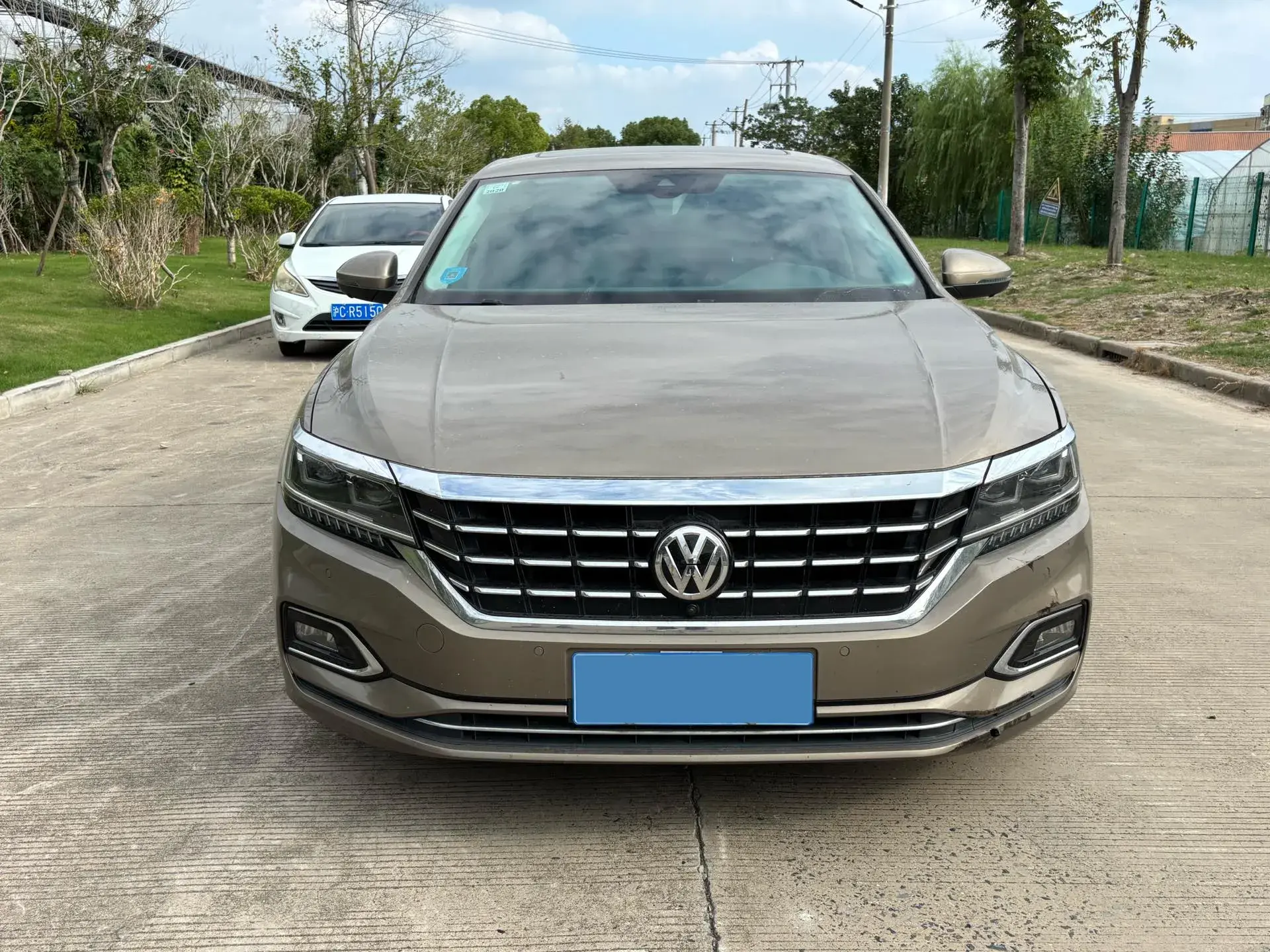 2019 VOLKSWAGEN PASSAT thumbnail 2