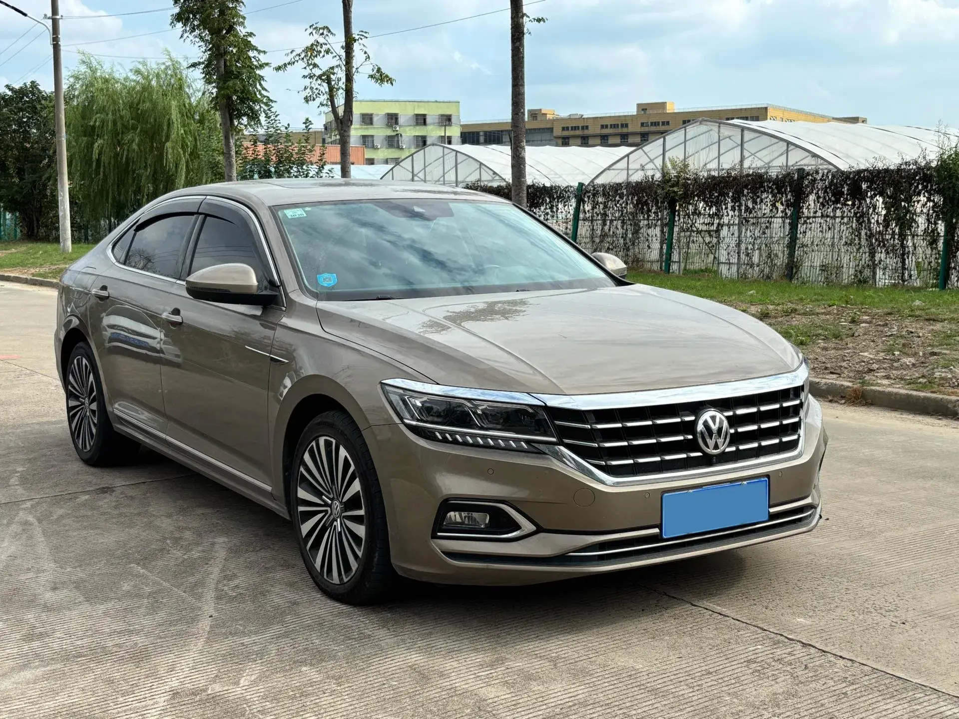 2019 VOLKSWAGEN PASSAT thumbnail 3