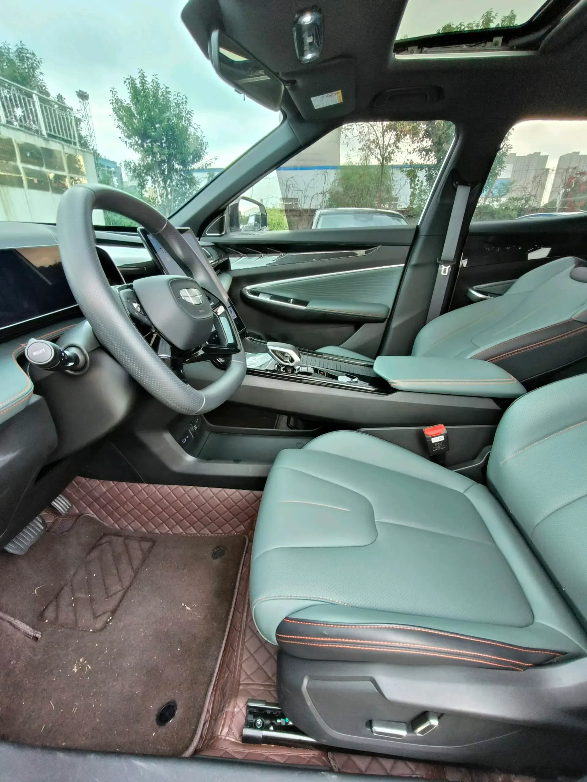 2024 GEELY AZKARRA thumbnail 4