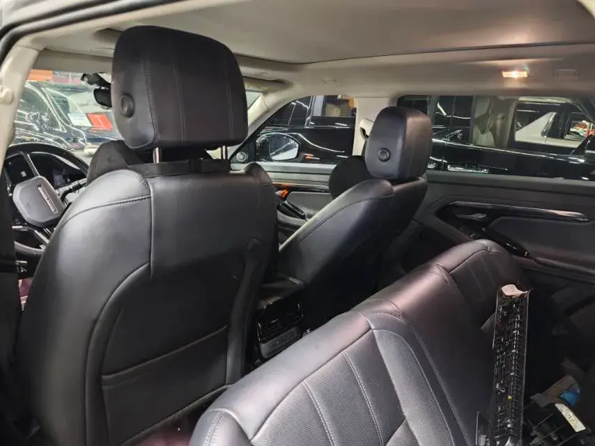 2021 LAND ROVER thumbnail 4