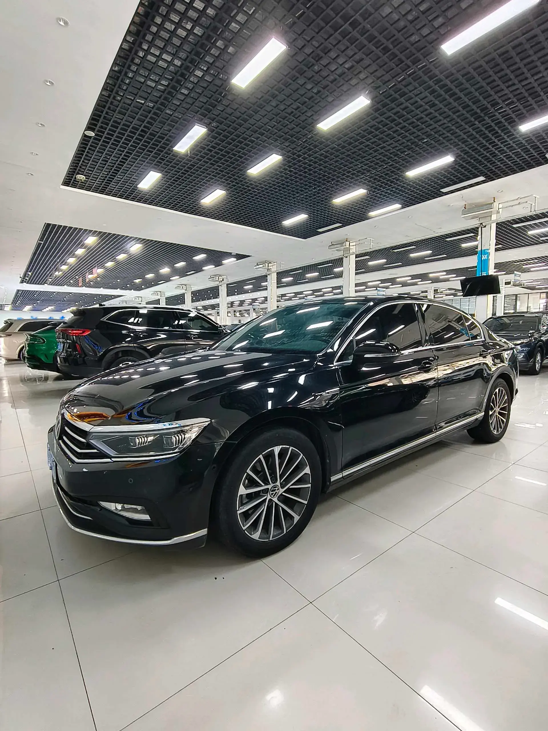 2020 VOLKSWAGEN MAGOTAN view 1