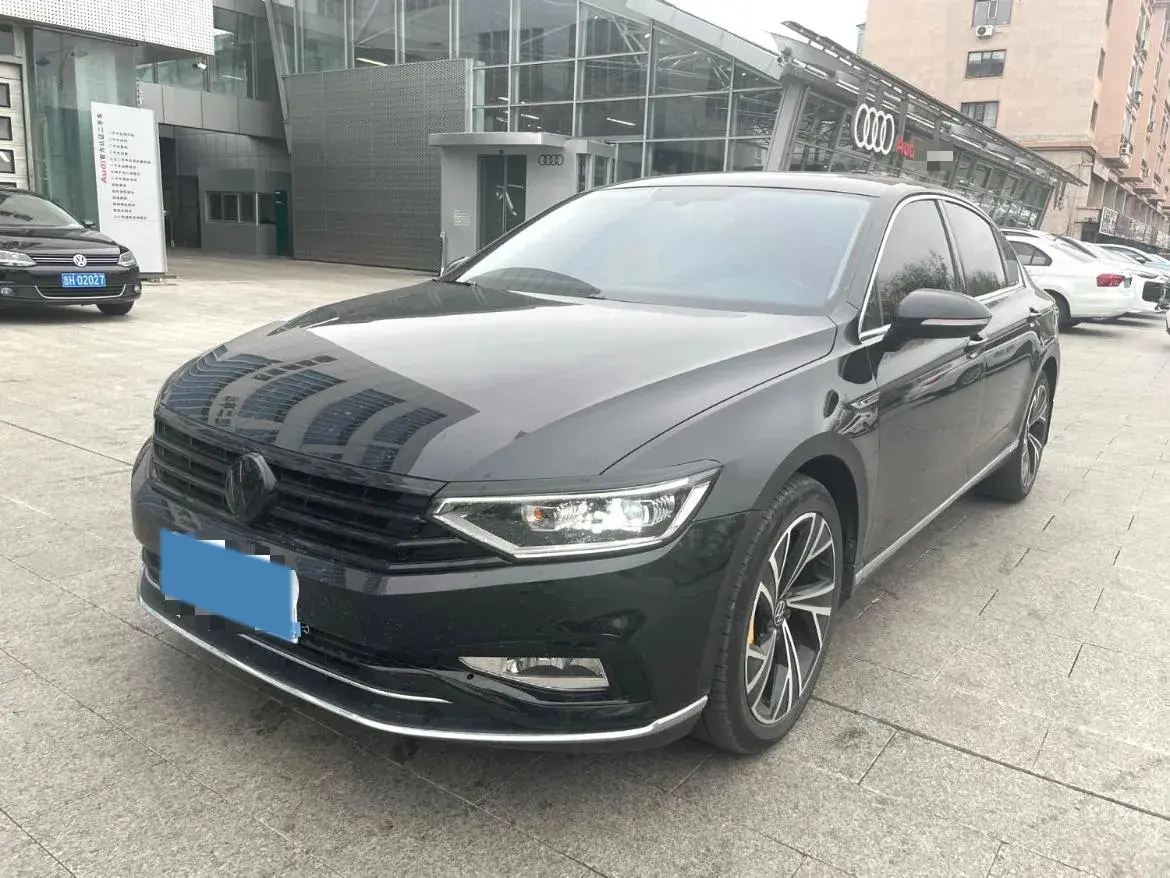 2021 VOLKSWAGEN MAGOTAN view 1