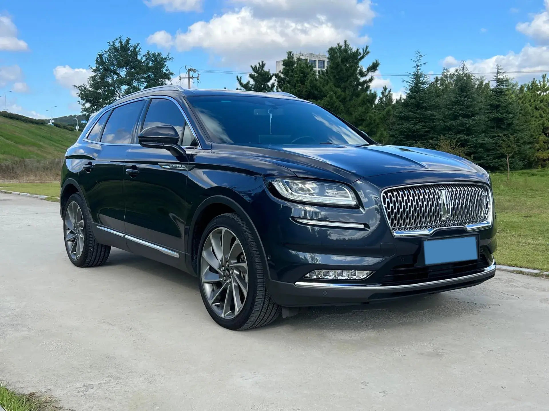 2021 LINCOLN NAUTILUS thumbnail 3