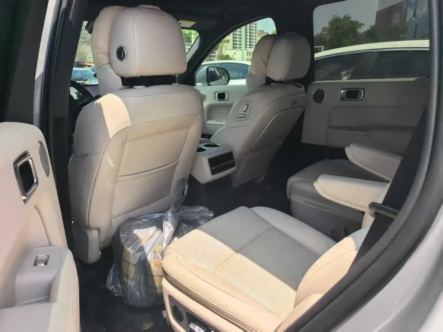 2023 LI L8 thumbnail 2