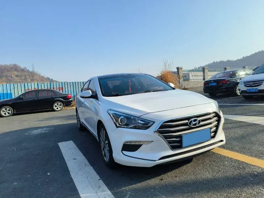 2017 HYUNDAI MISTRA thumbnail 3