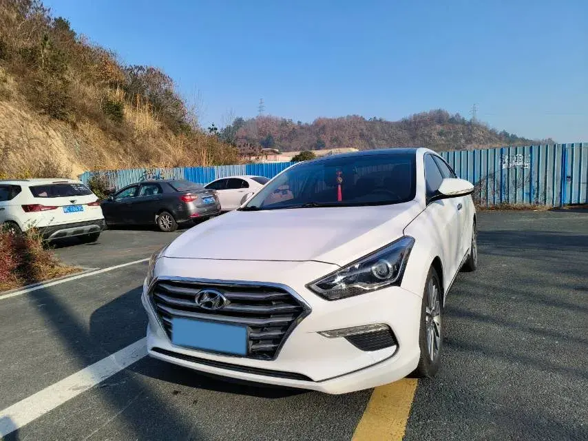 2017 HYUNDAI MISTRA view 1